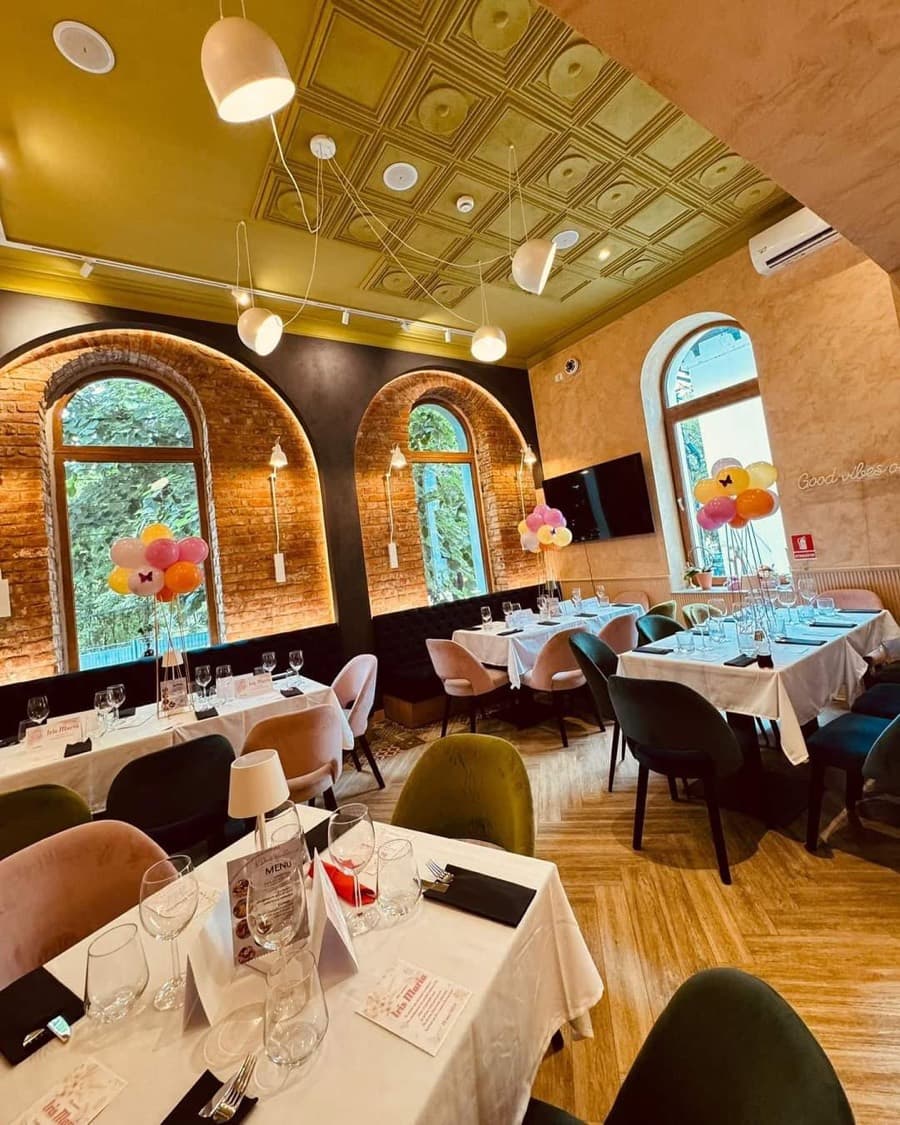 Restaurant Dine & Wine